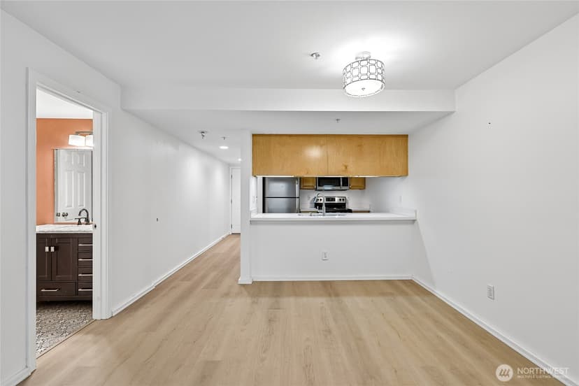 Property photo for 12345 Roosevelt Way NE #306, Seattle photo 11