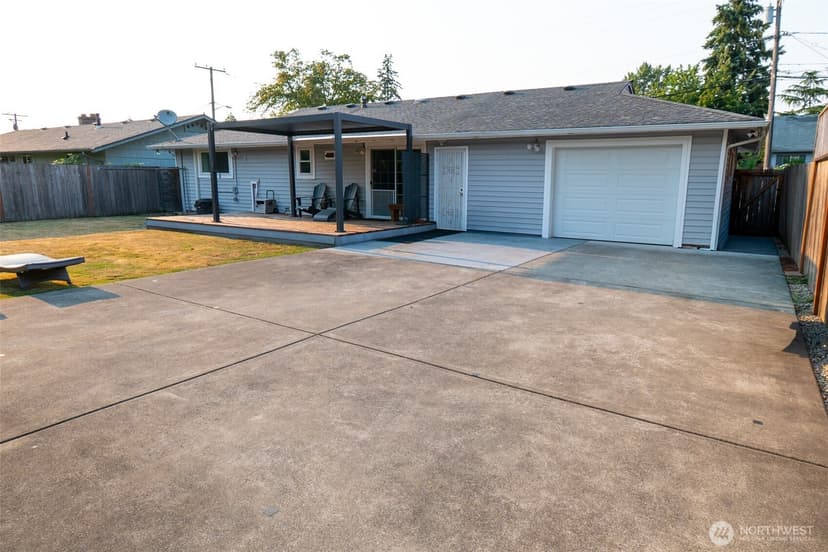 Property photo for 10609 SE 232nd Street, Kent photo 17