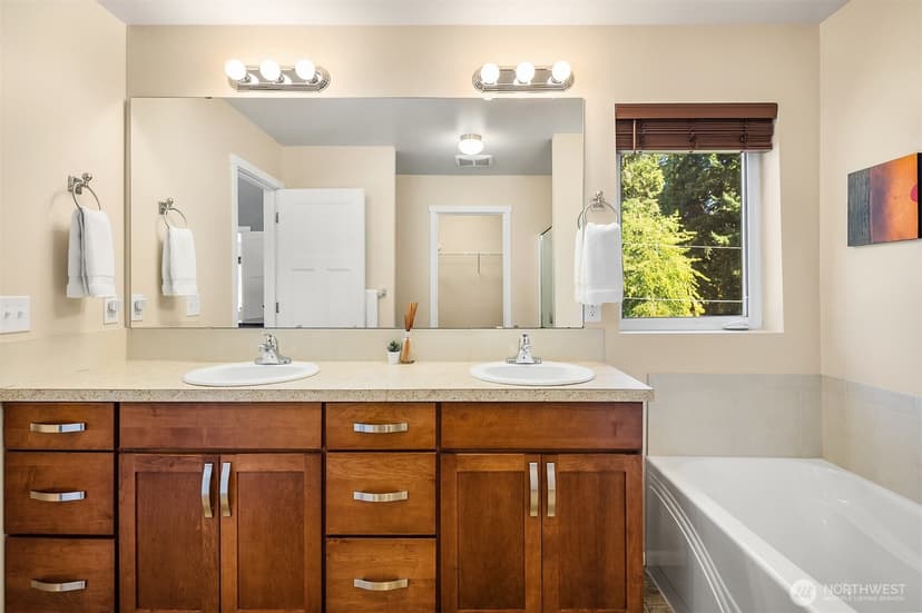Property photo for 26 Meadow Place SE, Everett photo 23