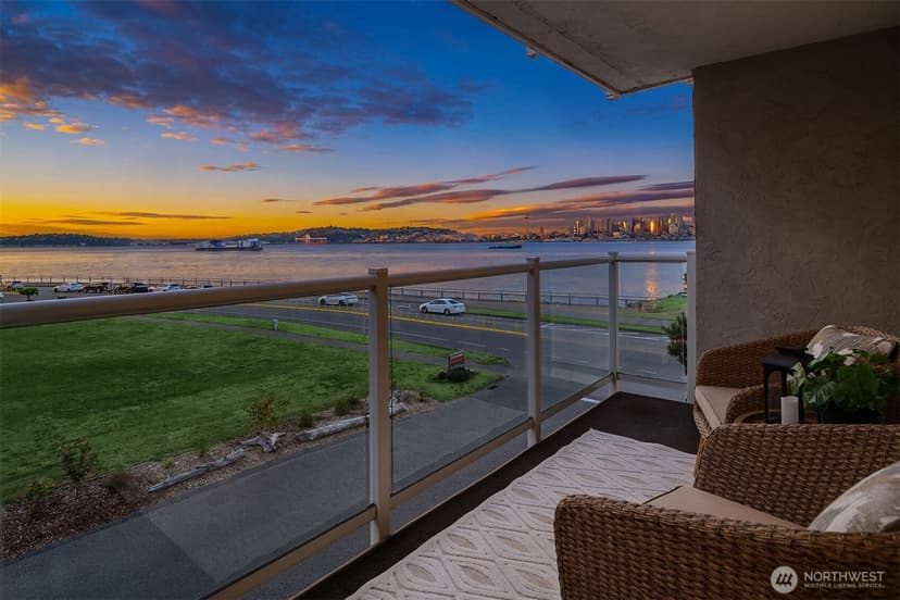 Property photo for 1101 Harbor Avenue SW #2C, Seattle photo 8
