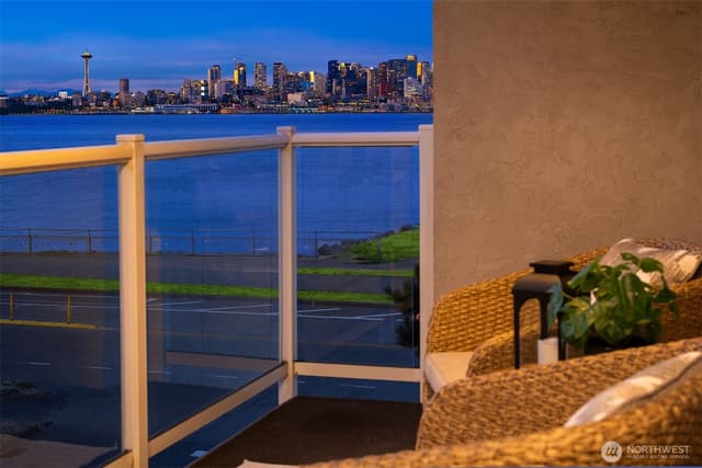 Property photo for 1101 Harbor Avenue SW #2C, Seattle photo 2