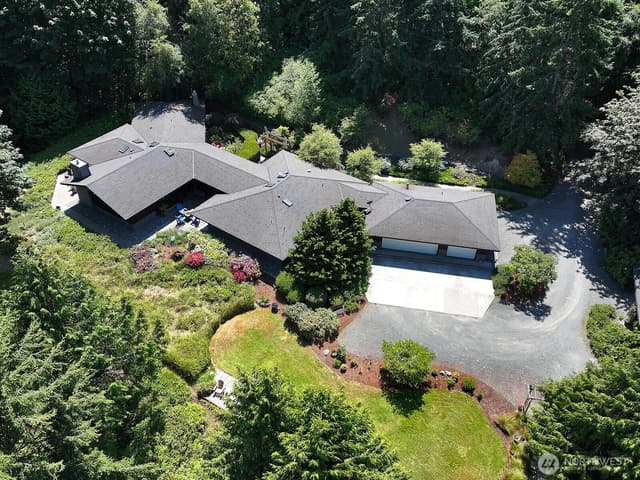 Property photo for 3679 Saratoga Road, Langley photo 2