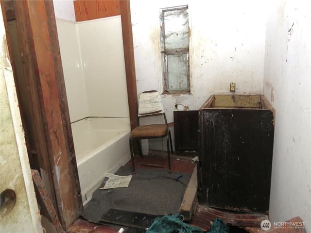 Property photo for 804 S Rain Street NE, Ocean Shores photo 5