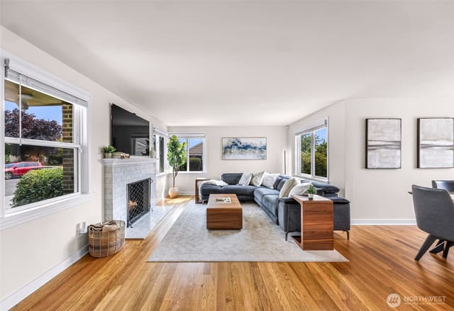 Property photo for 5717 59th Avenue NE, Seattle photo 5