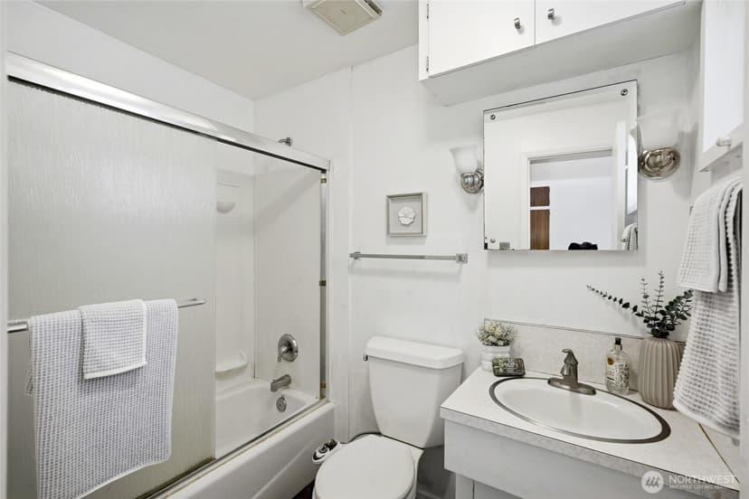 Property photo for 17056 26th Avenue NE, Lake Forest Park photo 19