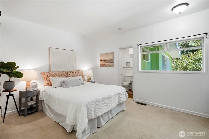 Property photo for 17056 26th Avenue NE, Lake Forest Park photo 4