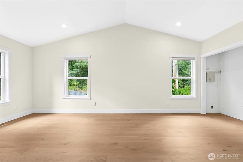 Property photo for 11728 Riviera Place NE, Seattle photo 21
