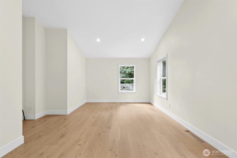 Property photo for 11728 Riviera Place NE, Seattle photo 20