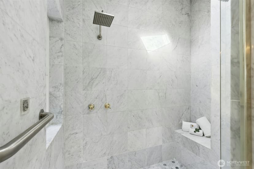 Property photo for 11728 Riviera Place NE, Seattle photo 18