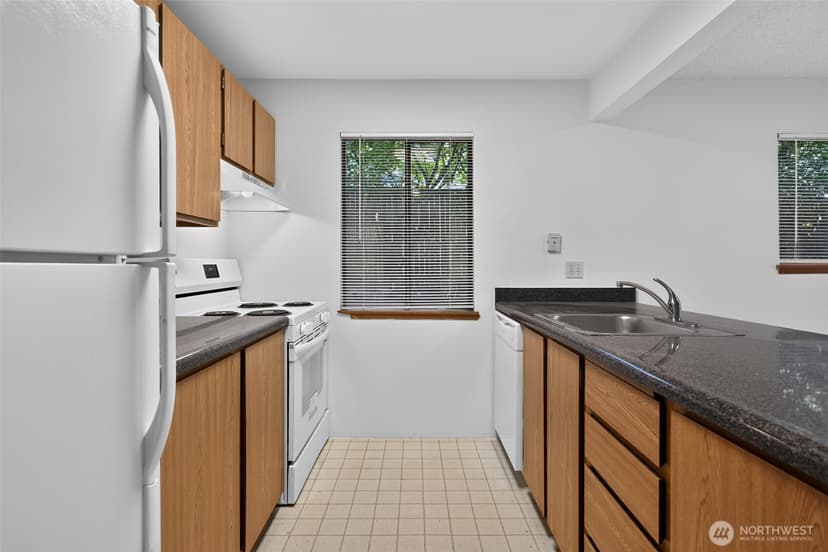 Property photo for 1740 NE 86th Street #101, Seattle photo 4