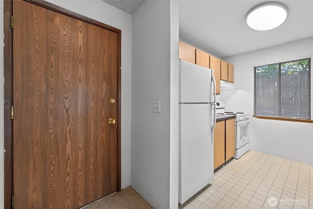 Property photo for 1740 NE 86th Street #101, Seattle photo 3