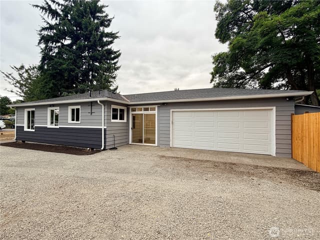 Property photo for 2405 NE 10th Street, Renton photo 4