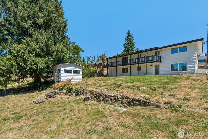 Property photo for 11823 12th Avenue S, Seattle photo 35