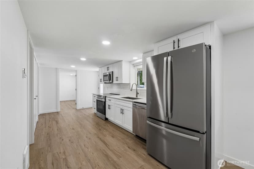 Property photo for 11823 12th Avenue S, Seattle photo 23
