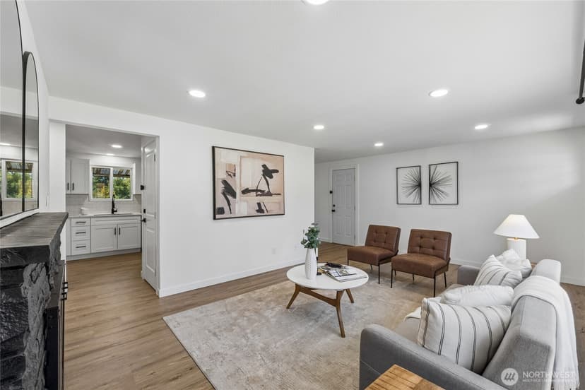 Property photo for 11823 12th Avenue S, Seattle photo 6