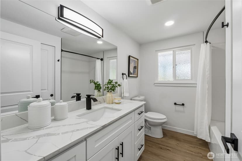 Property photo for 11823 12th Avenue S, Seattle photo 15