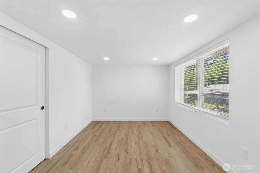 Property photo for 11823 12th Avenue S, Seattle photo 27