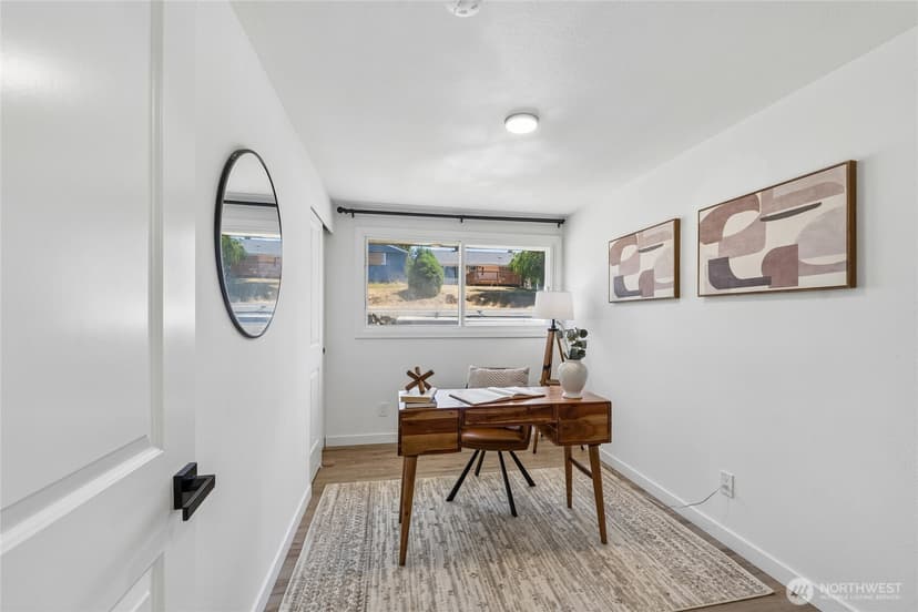 Property photo for 11823 12th Avenue S, Seattle photo 13