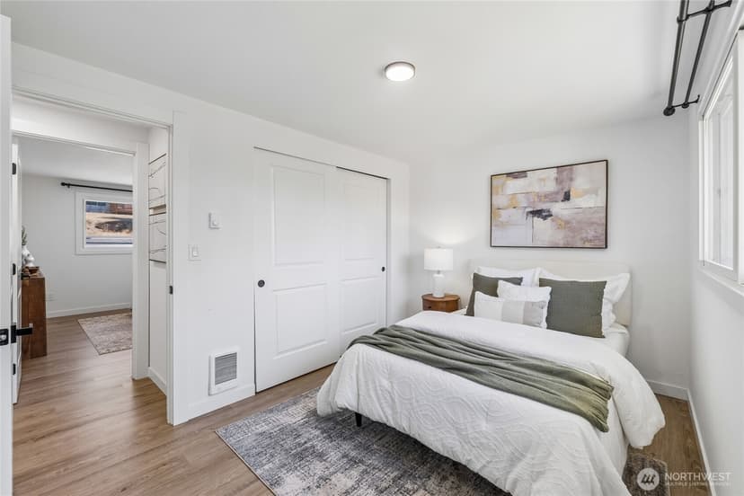 Property photo for 11823 12th Avenue S, Seattle photo 19