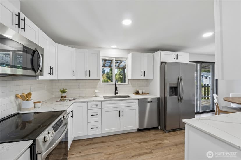 Property photo for 11823 12th Avenue S, Seattle photo 10