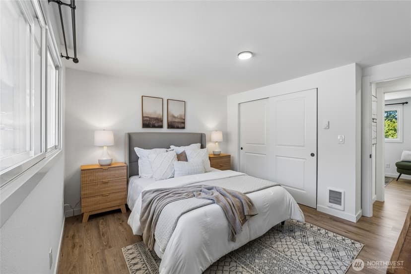 Property photo for 11823 12th Avenue S, Seattle photo 17