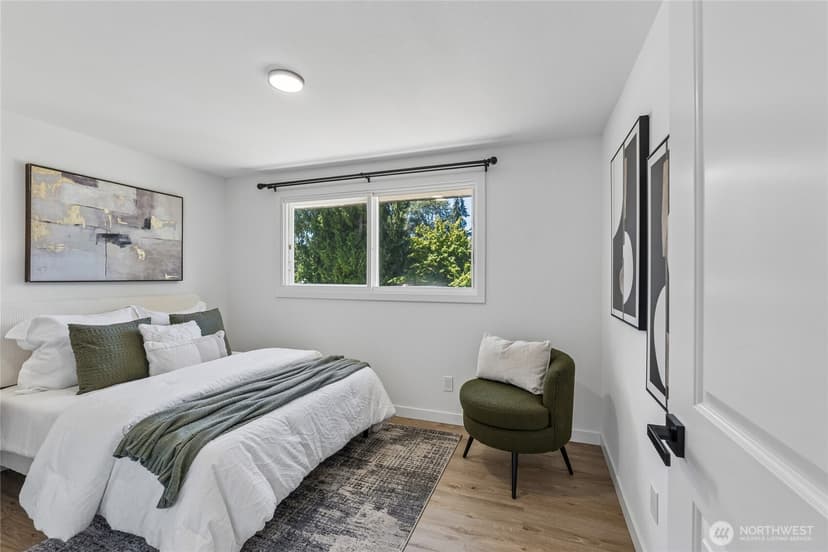 Property photo for 11823 12th Avenue S, Seattle photo 18