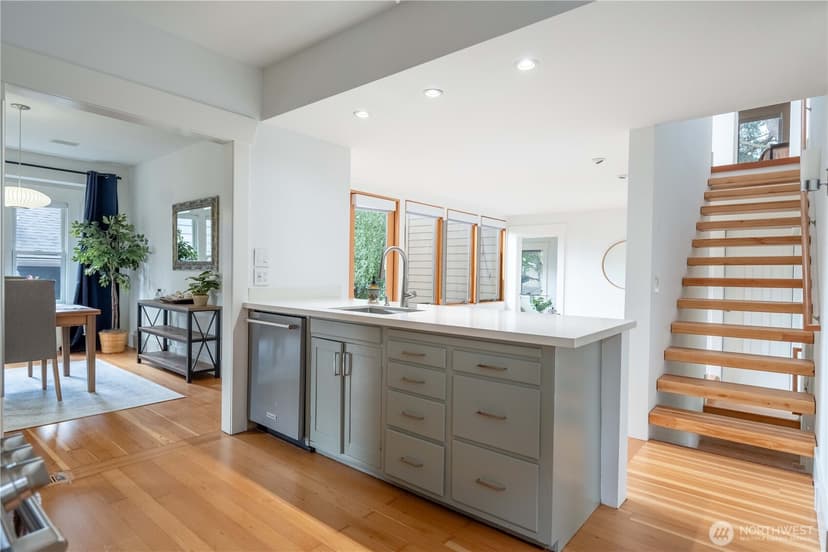 Property photo for 7531 25th Avenue NW, Seattle photo 8