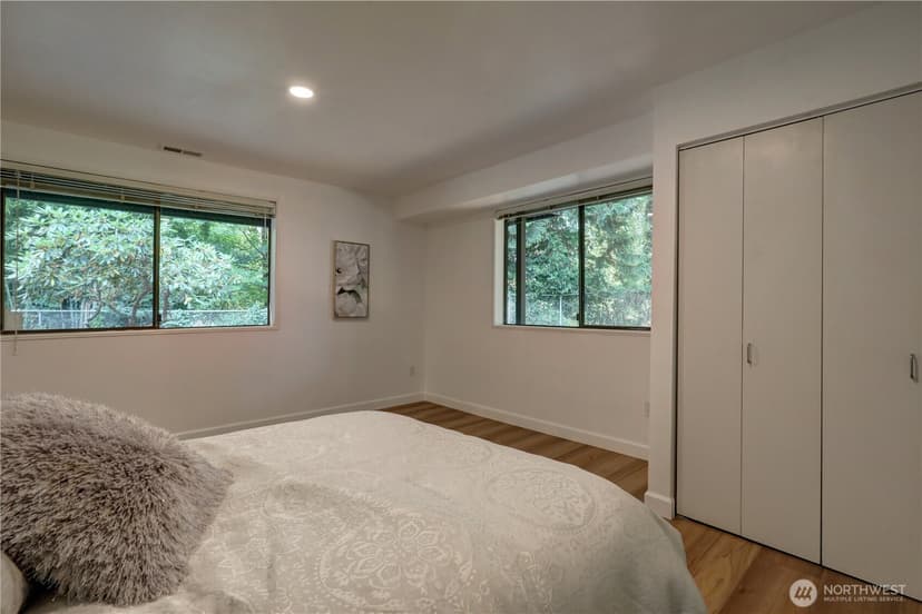 Property photo for 901 129th Place NE, Bellevue photo 22