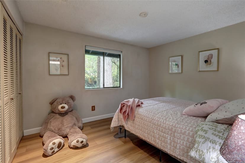 Property photo for 901 129th Place NE, Bellevue photo 19