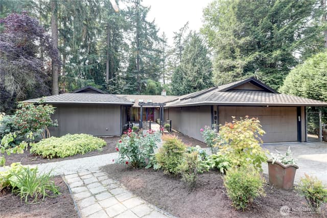 Property photo for 901 129th Place NE, Bellevue