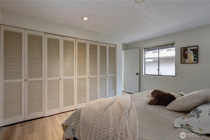 Property photo for 901 129th Place NE, Bellevue photo 17