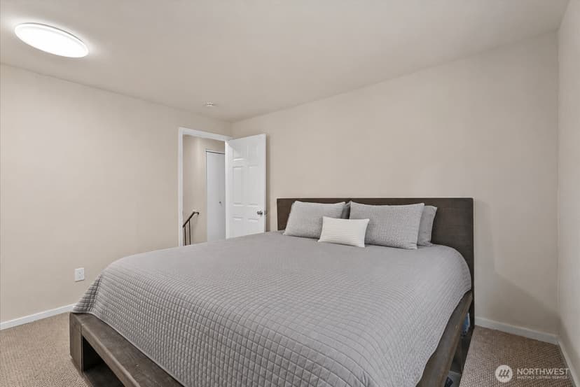 Property photo for 24855 145th Lane SE, Kent photo 19