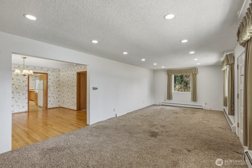 Property photo for 4210 Crescent Avenue, Everett photo 8