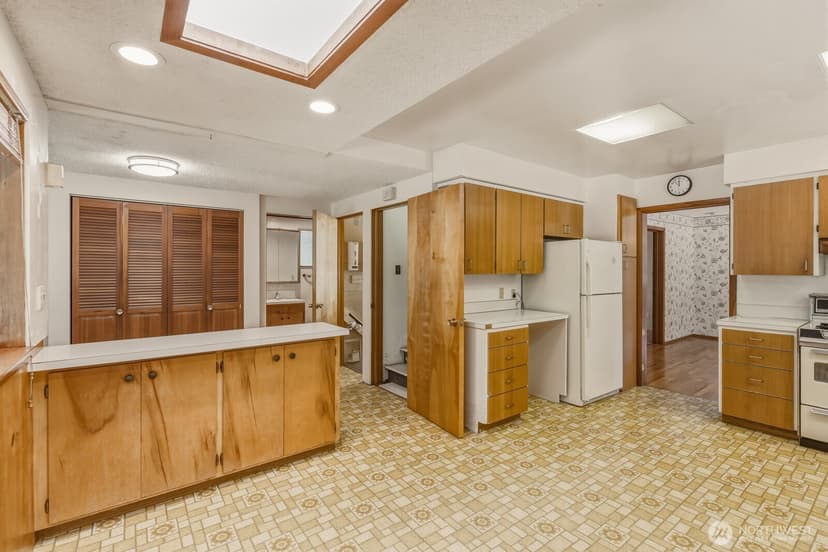 Property photo for 4210 Crescent Avenue, Everett photo 13