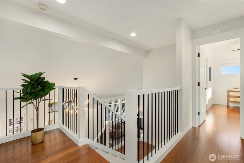 Property photo for 3241 32nd Avenue W, Seattle photo 16