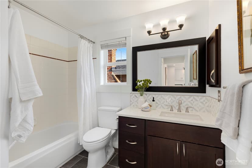 Property photo for 3241 32nd Avenue W, Seattle photo 15
