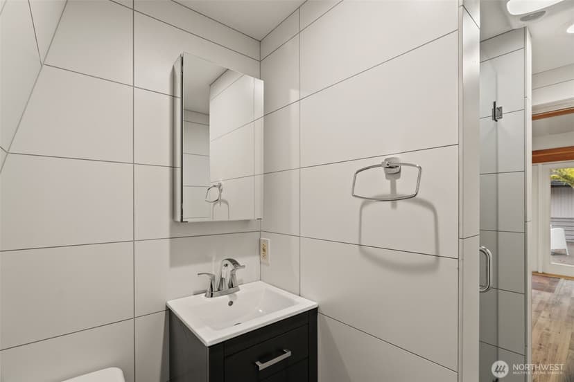 Property photo for 23312 Robin Hood Drive, Edmonds photo 29