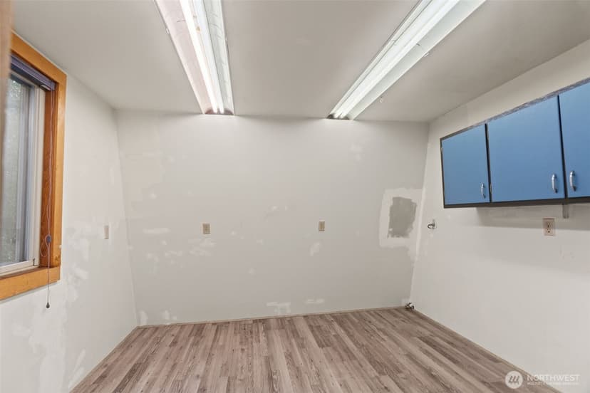 Property photo for 23312 Robin Hood Drive, Edmonds photo 28