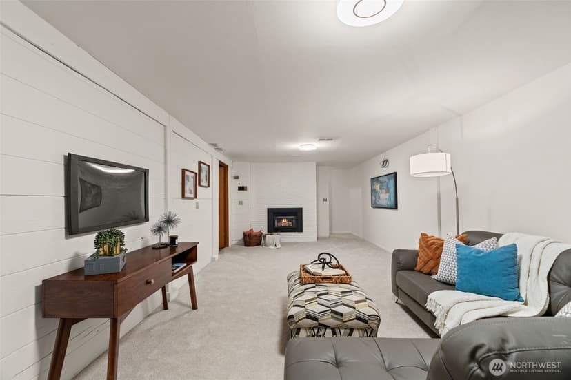 Property photo for 23312 Robin Hood Drive, Edmonds photo 16