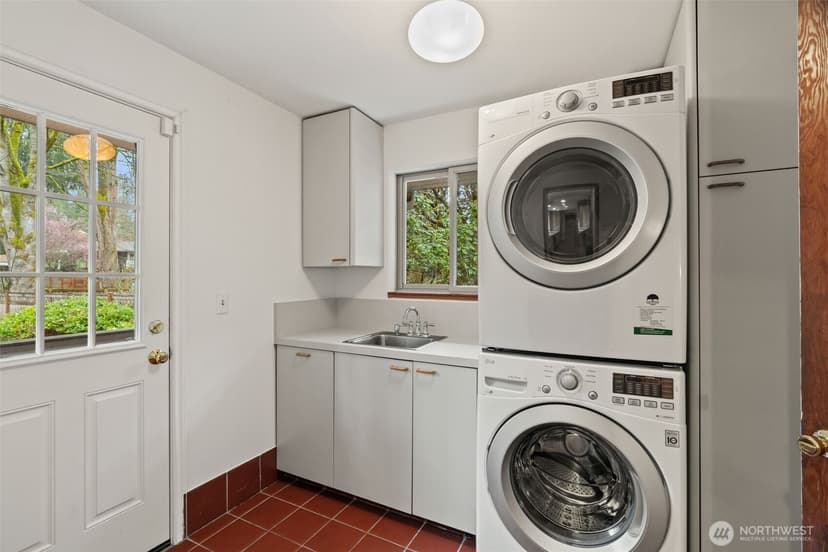 Property photo for 23312 Robin Hood Drive, Edmonds photo 14