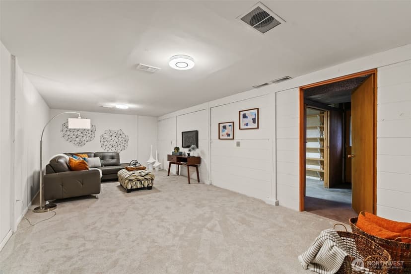 Property photo for 23312 Robin Hood Drive, Edmonds photo 15