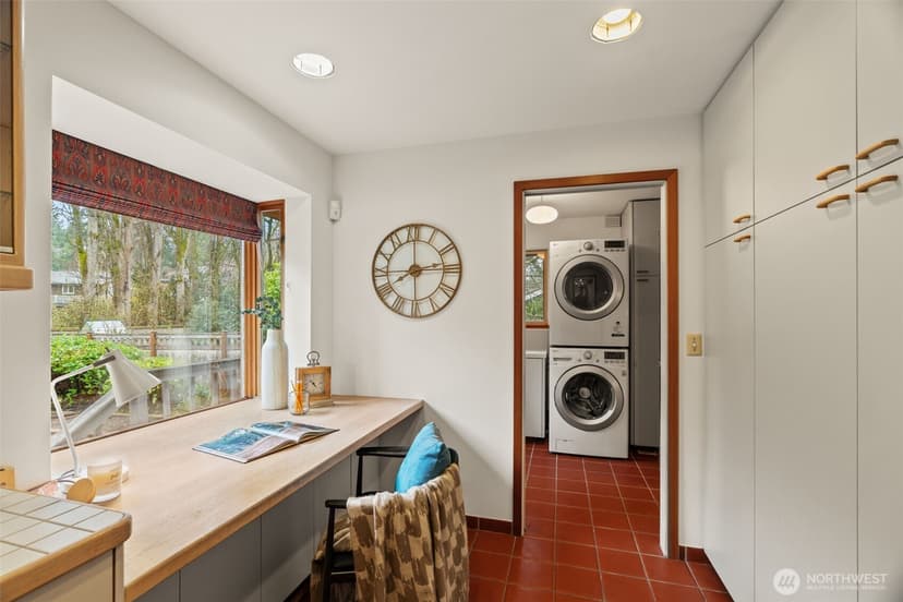 Property photo for 23312 Robin Hood Drive, Edmonds photo 12
