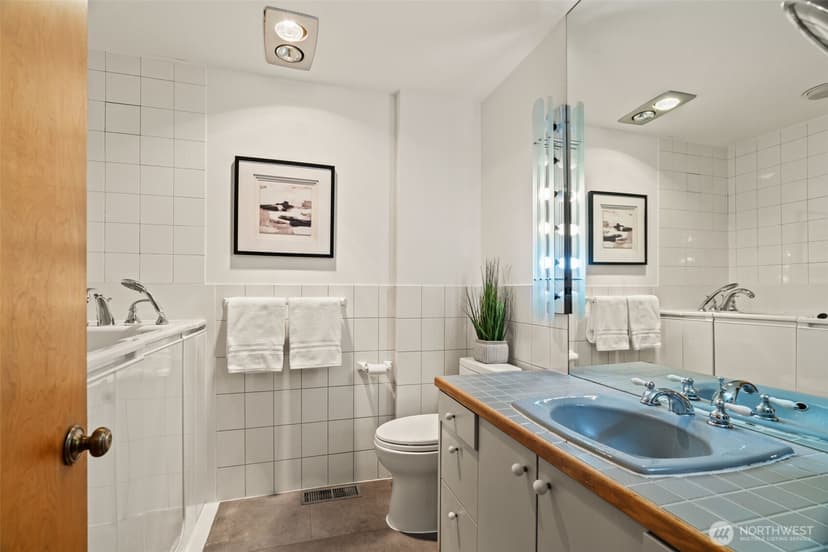 Property photo for 23312 Robin Hood Drive, Edmonds photo 18