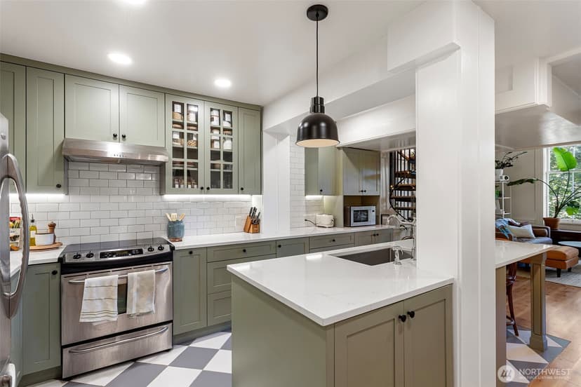 Property photo for 1401 5th Avenue W #305, Seattle photo 10