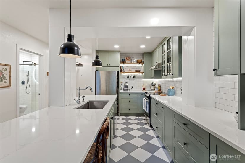Property photo for 1401 5th Avenue W #305, Seattle photo 9