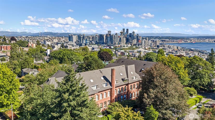 Property photo for 1401 5th Avenue W #305, Seattle photo 25