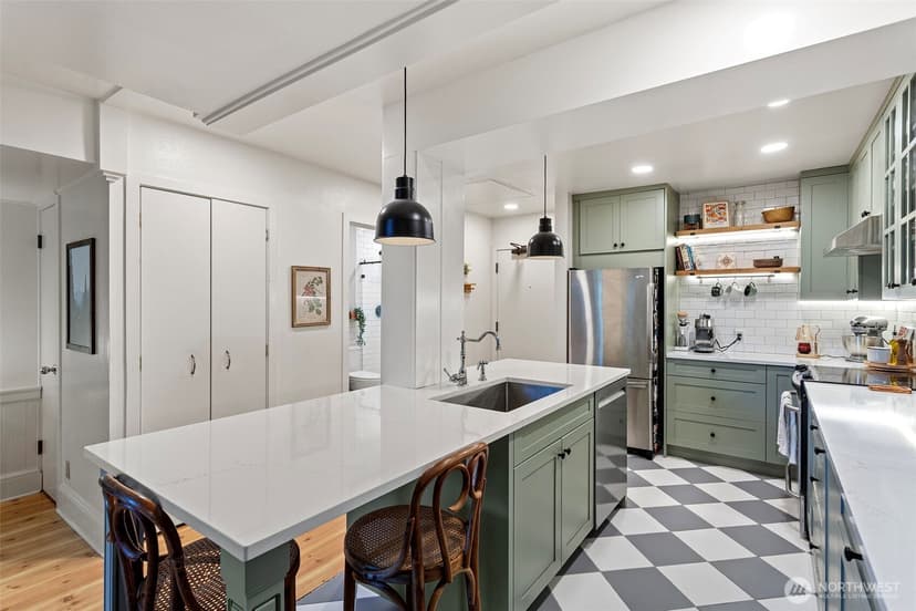 Property photo for 1401 5th Avenue W #305, Seattle photo 11