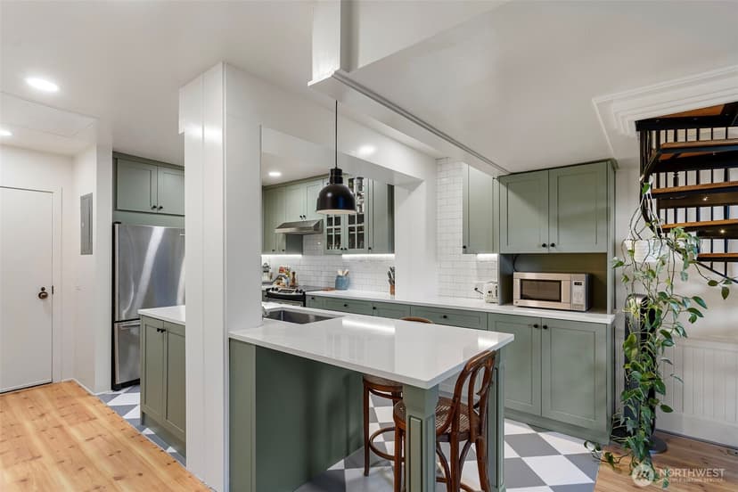 Property photo for 1401 5th Avenue W #305, Seattle photo 13