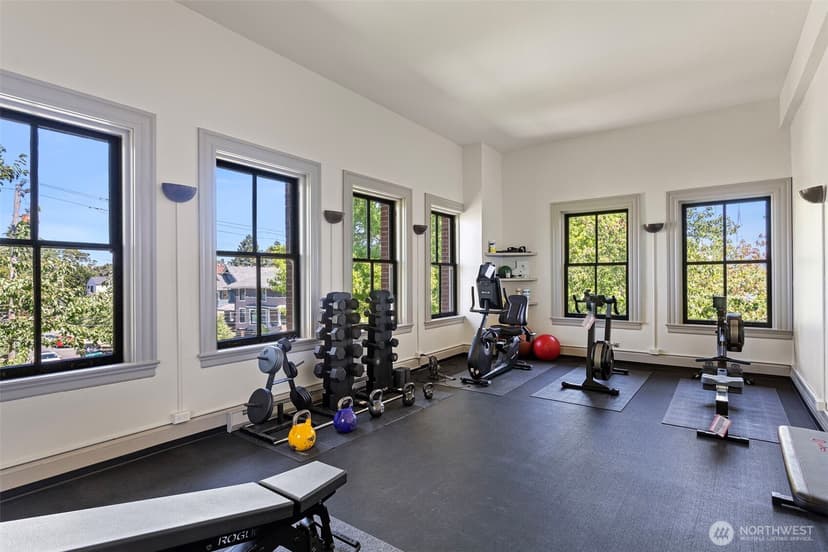 Property photo for 1401 5th Avenue W #305, Seattle photo 19