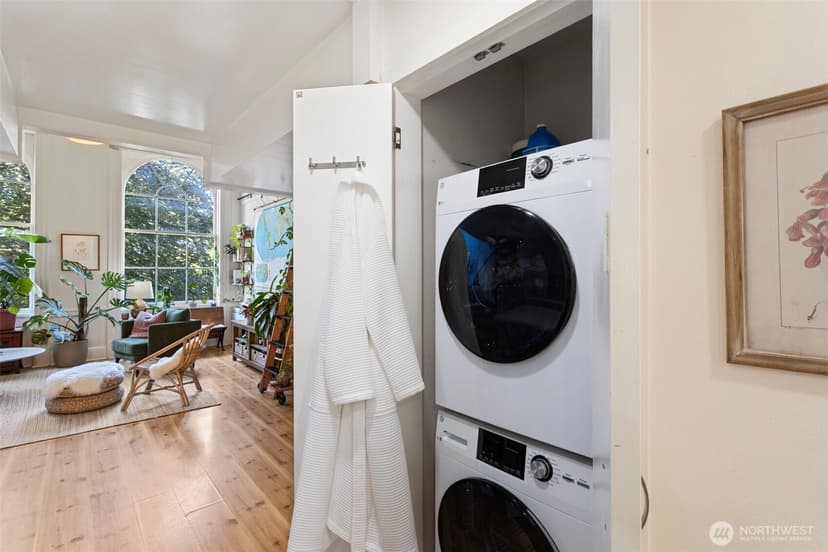 Property photo for 1401 5th Avenue W #305, Seattle photo 18